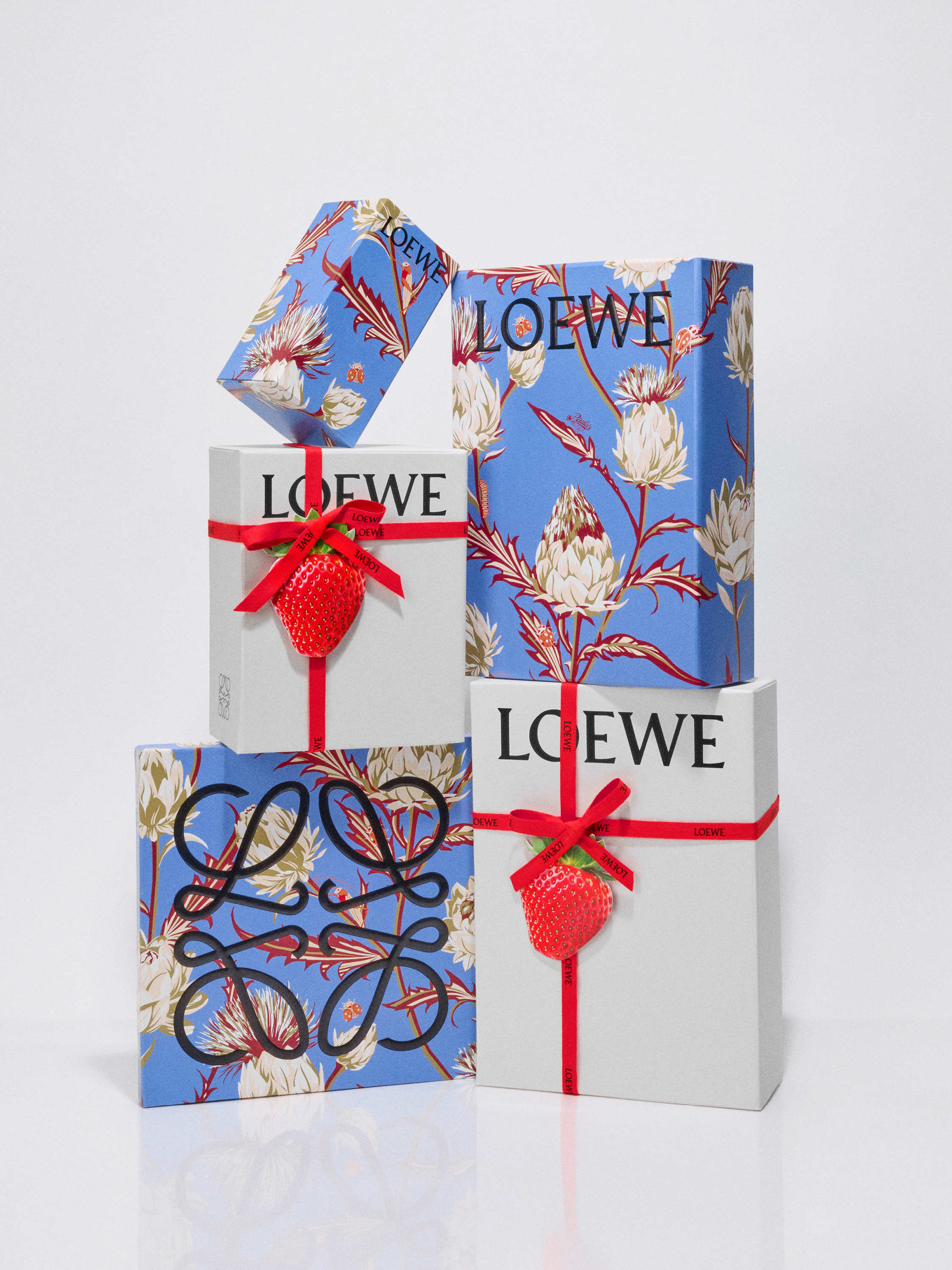 LOEWE 001 - the first LOEWE perfume by Jonathan Anderson - ロエベ